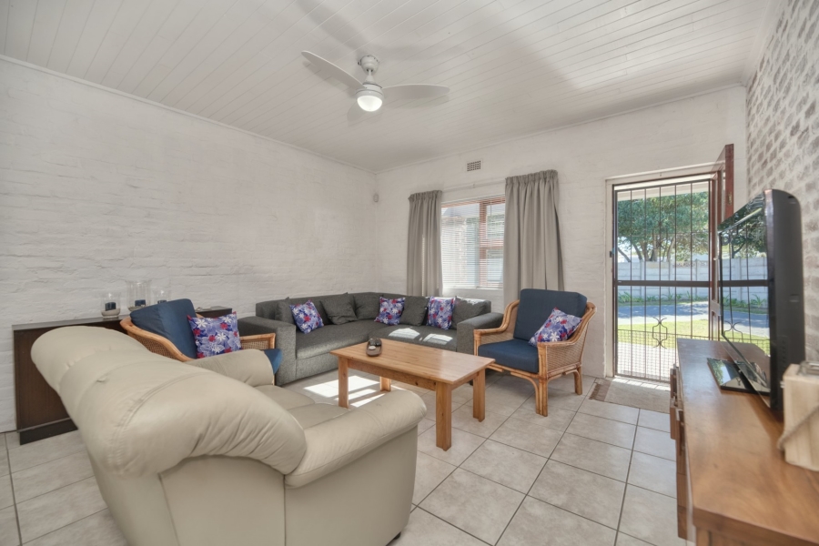 To Let 3 Bedroom Property for Rent in Struisbaai Western Cape